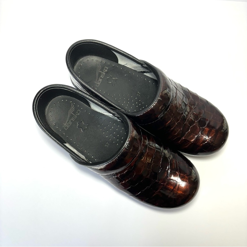 Dansko Brown Patent Leather Clogs Croc Embossed Comfort Nursing Shoes - Picture 11 of 12